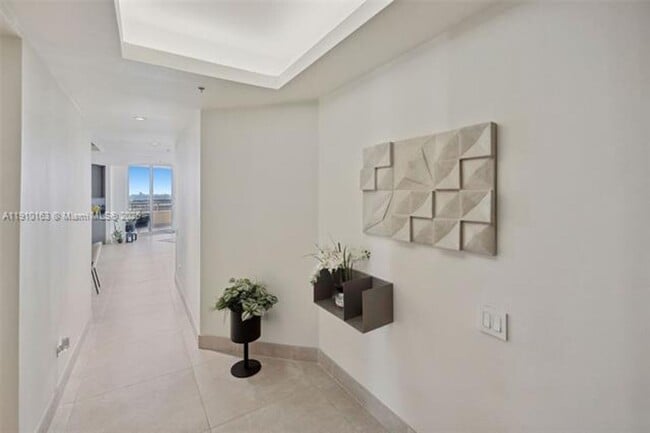 808 Brickell Key Dr in Miami, FL - Building Photo - Building Photo