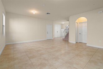10021 NW 87th Ter in Doral, FL - Building Photo - Building Photo