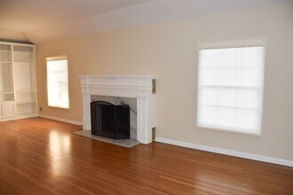 910 E Maple Ave in Orange, CA - Building Photo - Building Photo