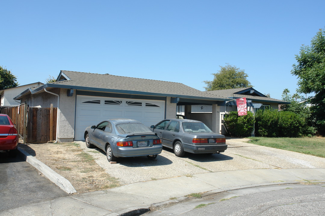 894 Canfield Ct in San Jose, CA - Building Photo