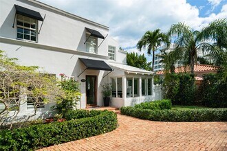 939 W 47th Ct in Miami Beach, FL - Building Photo - Building Photo