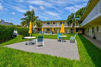 Deerfield Apartments LLC in Deerfield Beach, FL - Foto de edificio - Interior Photo