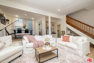 28240 Rey De Copas Ln in Malibu, CA - Building Photo