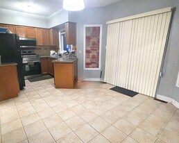 10 Olde Town Rd in Brampton, ON - Building Photo