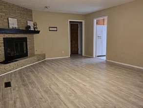 906 Pearson Dr in Roswell, NM - Foto de edificio - Building Photo