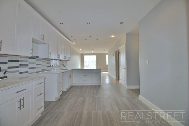 605 E. new York Ave in Brooklyn, NY - Building Photo - Floor Plan
