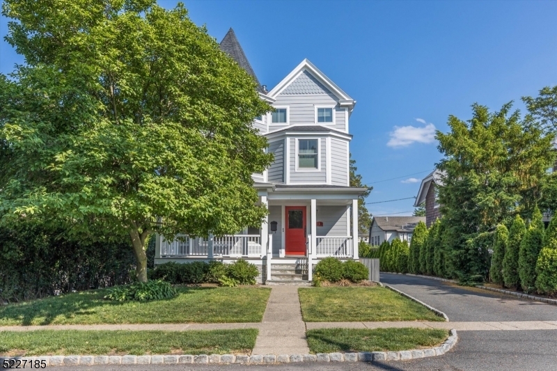 1 Claremont Pl in Montclair, NJ - Building Photo