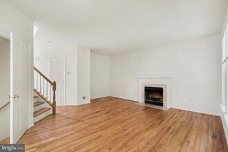 9308 Paul Dr in Manassas Park, VA - Foto de edificio - Building Photo