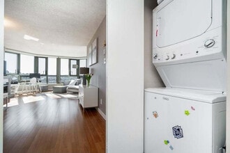 1625 Hornby St in Vancouver, BC - Building Photo - Building Photo