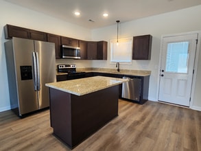 615 Peachers Mill Rd in Clarksville, TN - Foto de edificio - Building Photo