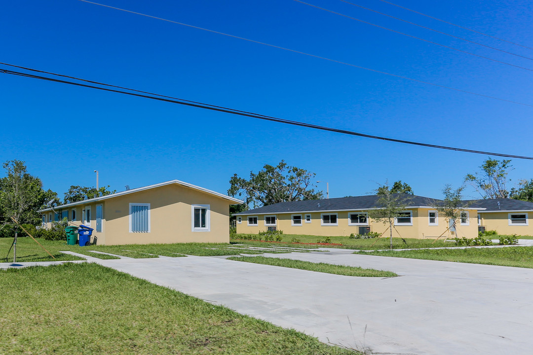 Walnut Villas in Homestead, FL - Foto de edificio