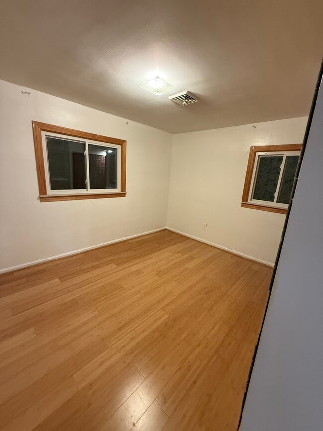 5654 Burger St in Dearborn Heights, MI - Building Photo - Building Photo