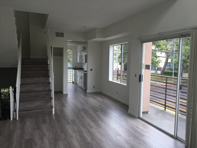 450 N Van Ness Ave