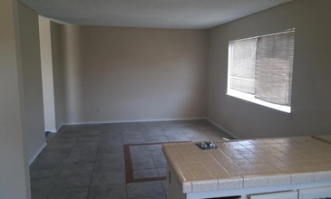 7384 Palmetto Ave in Fontana, CA - Building Photo - Building Photo