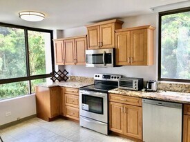 6770 Hawaii Kai Dr in Honolulu, HI - Building Photo