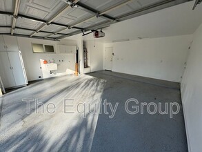 4230 W Grove Ct in Visalia, CA - Building Photo - Building Photo