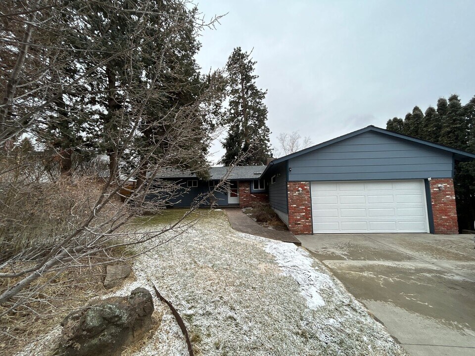 657 NE Olney Ave in Bend, OR - Building Photo