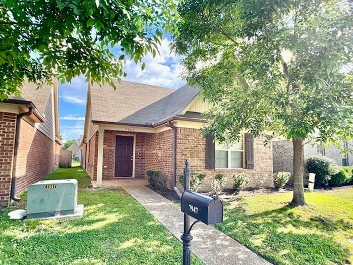 7947 Jadewood Cove in Memphis, TN - Foto de edificio