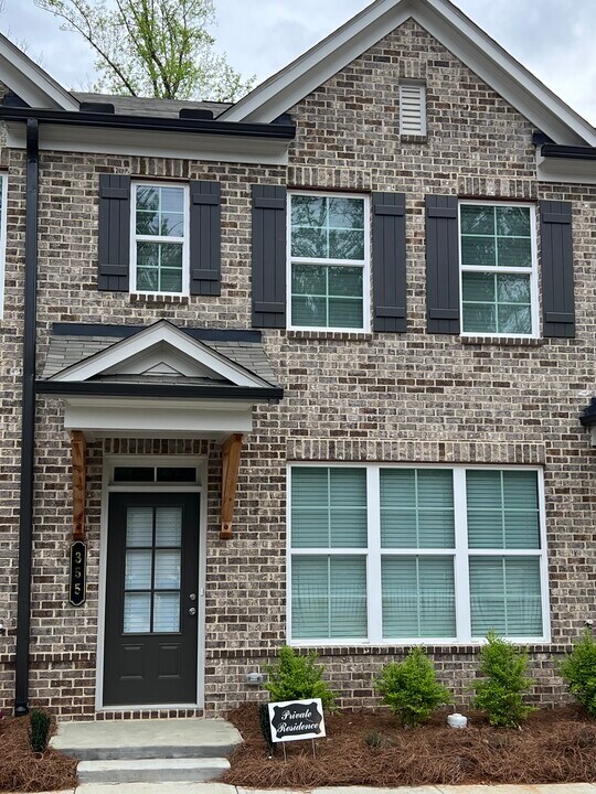 355 Collins Industrial Way in Lawrenceville, GA - Building Photo