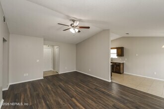 1836 Shannon Lake Dr in Middleburg, FL - Building Photo - Building Photo