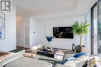 70 Annie Craig Dr in Toronto, ON - Building Photo - Building Photo