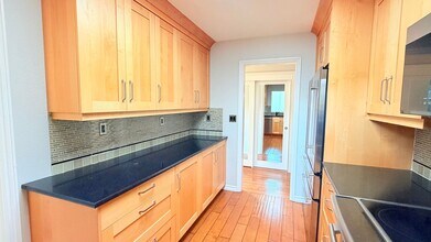 31 Redondo Ct in Alameda, CA - Building Photo - Building Photo