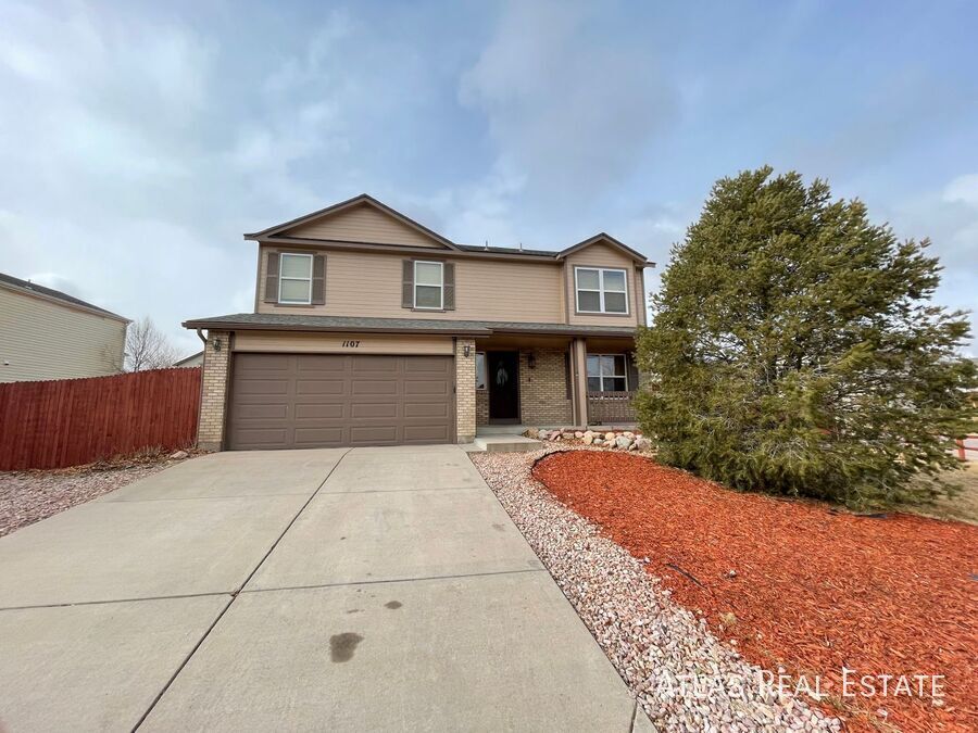 1107 White Stone Way in Fountain, CO - Building Photo