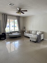 6880 Raleigh St in Hollywood, FL - Foto de edificio - Building Photo