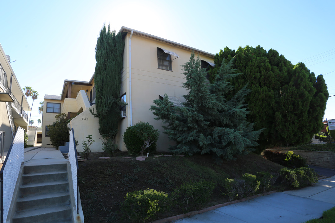 1206 N Brand Blvd in Glendale, CA - Building Photo