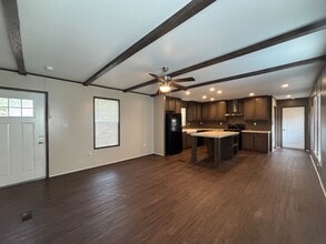 106 E Semands St in Conroe, TX - Foto de edificio - Building Photo