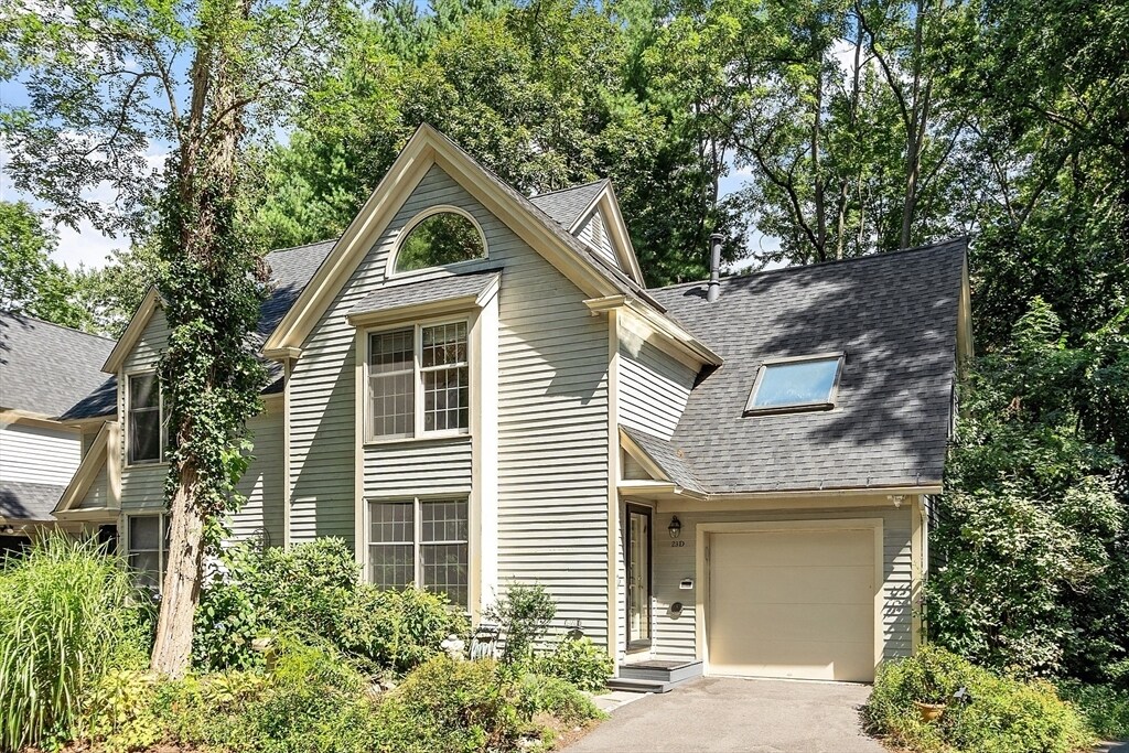 111 Brigham St in Hudson, MA - Building Photo
