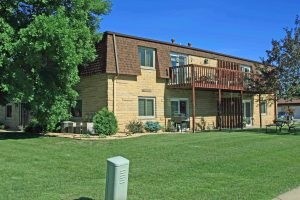 Crown Apartments in Mankato, MN - Building Photo