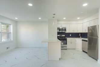 505 Adams Ln in North Brunswick, NJ - Building Photo - Building Photo