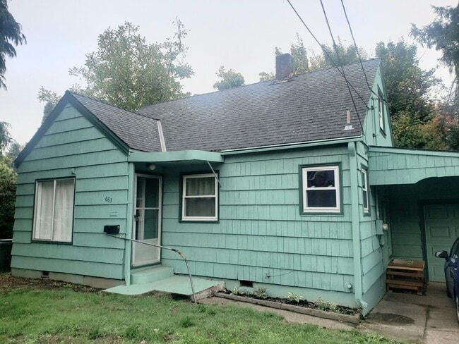 property at 683 W Lincoln St