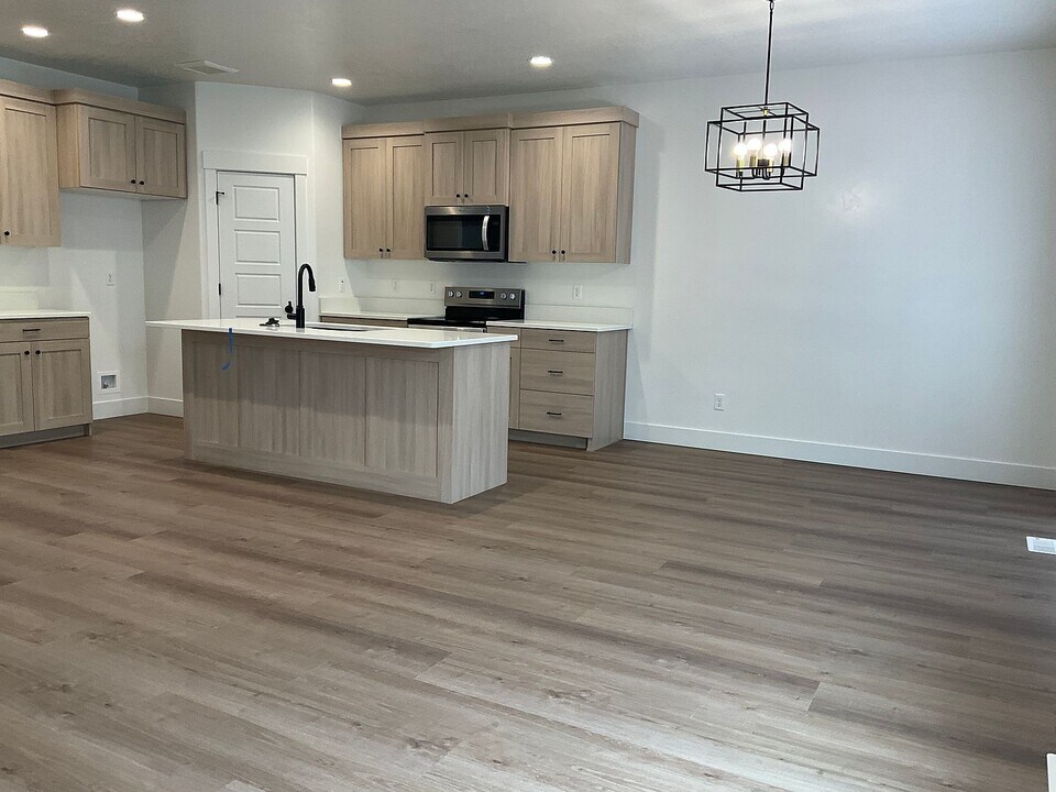 1452 Surprise Valley Rd in Pocatello, ID - Building Photo