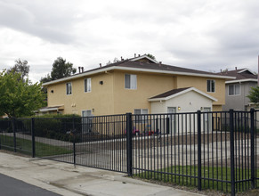 Phoenix Park Apartments in Sacramento, CA - Foto de edificio - Building Photo