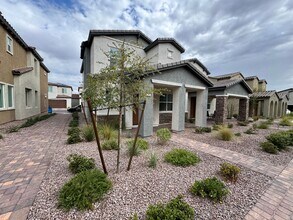 219 Vanhoy Ave in Henderson, NV - Building Photo - Building Photo