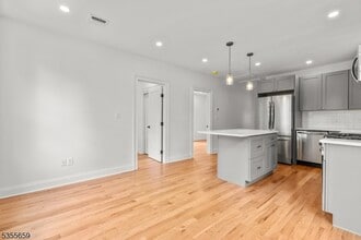 43 Franklin Ave in Midland Park, NJ - Building Photo - Building Photo