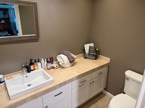 802 Kalpati Cir, Unit C in Carlsbad, CA - Foto de edificio - Building Photo