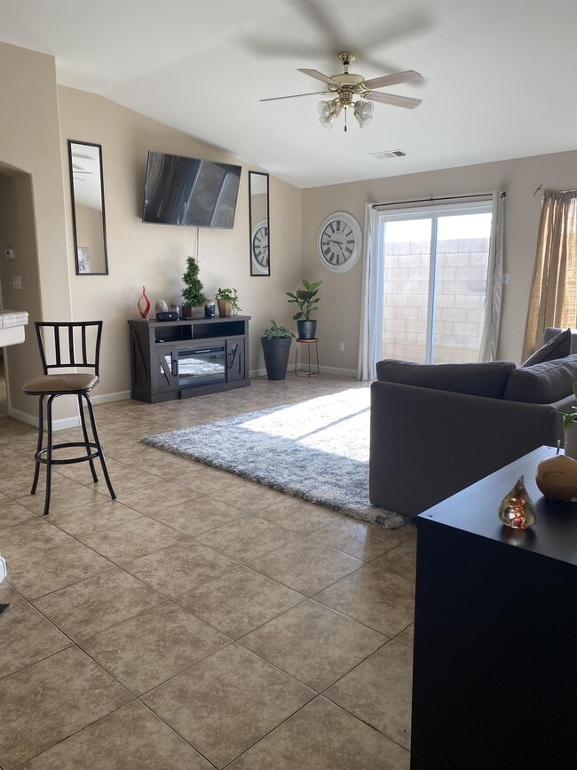 8109 Libby Ct in Bakersfield, CA - Building Photo - Building Photo