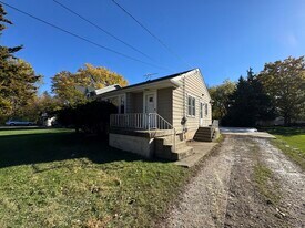 29W211 Calumet Ave E in Warrenville, IL - Building Photo