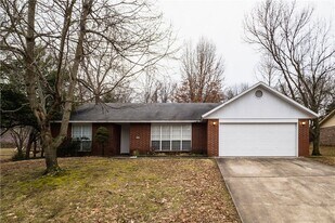 1825 E Kantz Ln in Fayetteville, AR - Building Photo