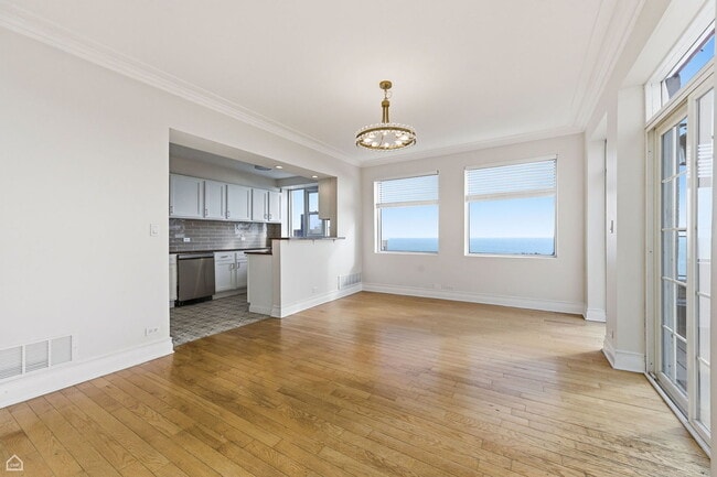 7301 N Sheridan Rd in Chicago, IL - Building Photo - Building Photo