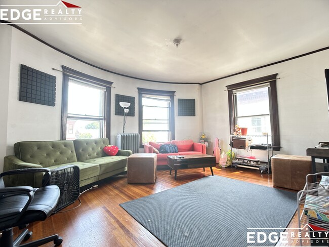 335 Faneuil St, Unit 1 in Boston, MA - Foto de edificio - Building Photo