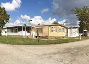 Country Knoll Manufactured Home Community in Pompano Beach, FL - Building Photo