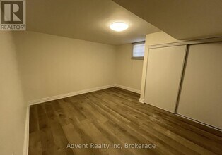 345 Centre St E in Richmond Hill, ON - Building Photo - Building Photo