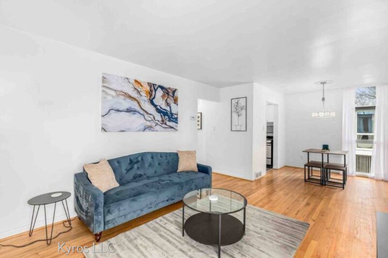 4030 W 13 Mile Rd in Royal Oak, MI - Building Photo