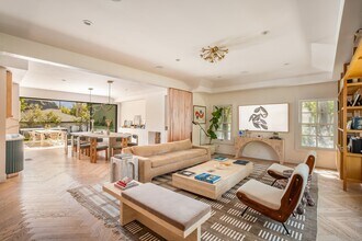 2151 Guthrie Dr in Los Angeles, CA - Building Photo - Building Photo