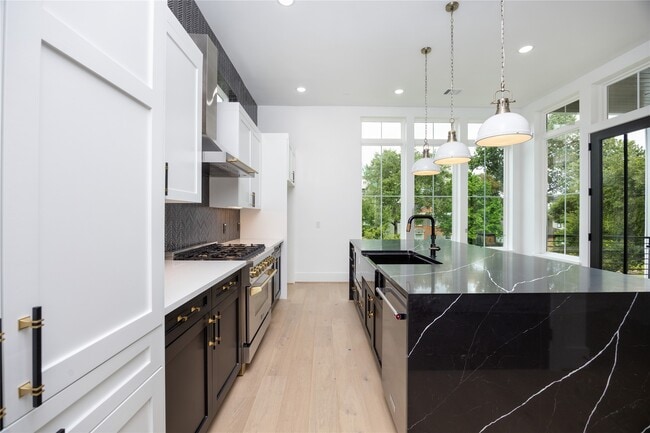 property at 1911 Lauderdale St