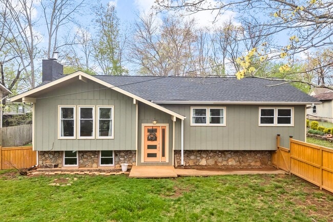 property at 917 W Chapel Rd